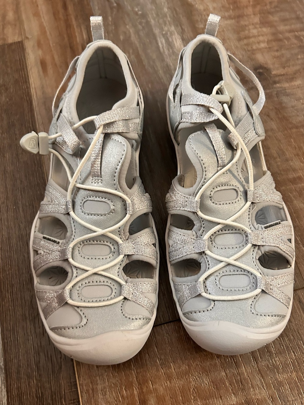 50%offw❤️ NWOT Keen Moxie Silver Water Sandal Size 5 fit women 6.5-7